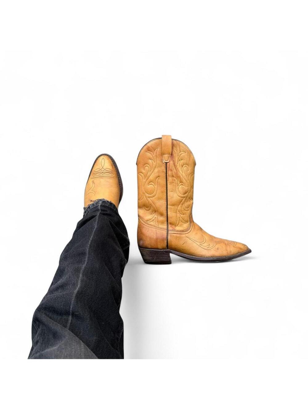 True vintage 1970’s Wrangler Point toe banana yellow cowboy western boots